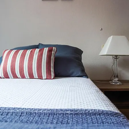 Bright House With Working Space 아파트
