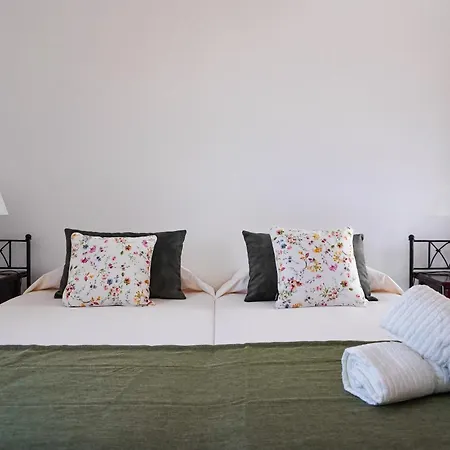 Bright House With Working Space Apartament *