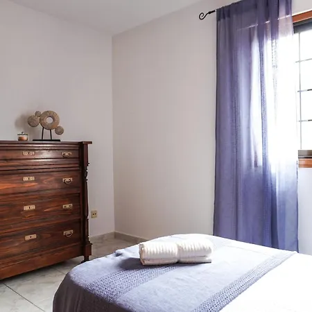 Bright House With Working Space Apartament