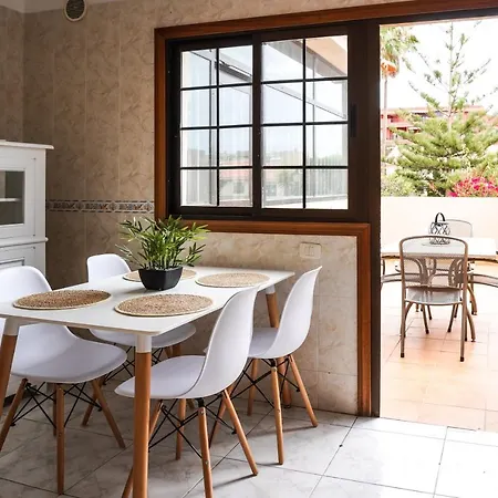 Bright House, Pool & Workspace Near Medano * El Médano