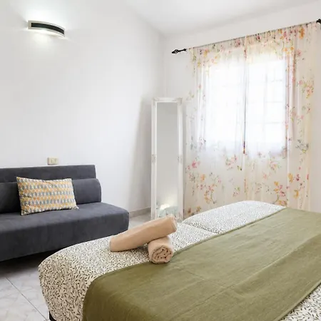 Bright House, Pool & Workspace Near Medano Appartement *